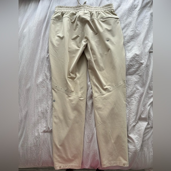 Like new! Men’s lululemon jogger size L - Picture 4 of 6